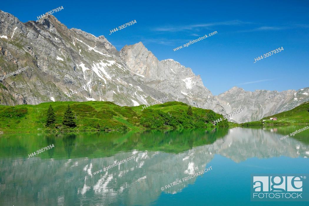 Stock Photo: Trüebsee mit Blick auf Huetstock und Rotsandnollen, Nidwalden, Schweiz.