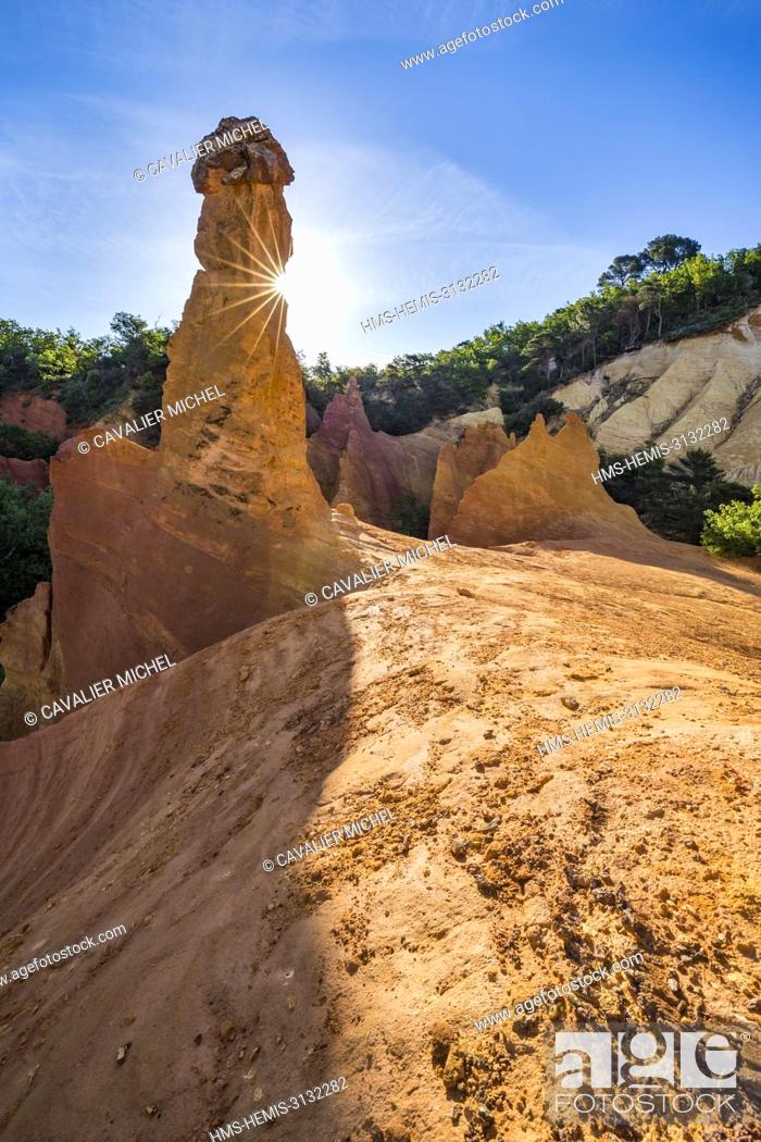 Stock Photo: France, Vaucluse, regional natural reserve of Luberon, Rustrel, Provençal Colorado, former careers of ochre, fairy's fireplace.
