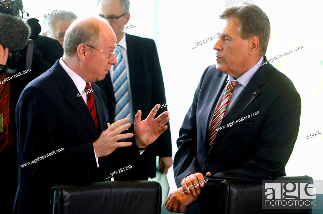 Stock Photo: Hans W. REICH, spokesman of the KfW Bankengruppe and Michael GLOS ( CSU ), federal minister for economy and technology, in the federal cabinet.