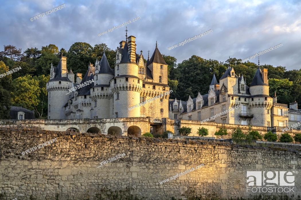 Stock Photo: Das Schloss Ussé im Loiretal, Rigny-Ussé, Frankreich |Château d'Ussé, Rigny-Ussé, Loire Valley, France.