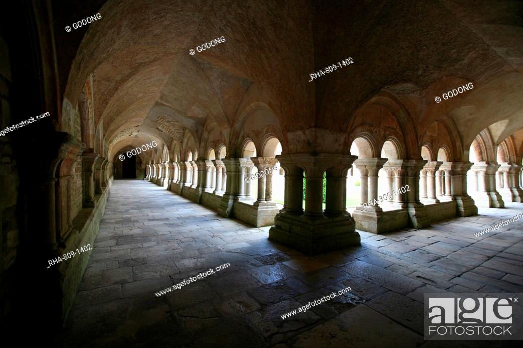 Imagen: Cistercian Abbey cloister, Fontenay, Marmagne, Doubs, Burgundy, France, Europe.
