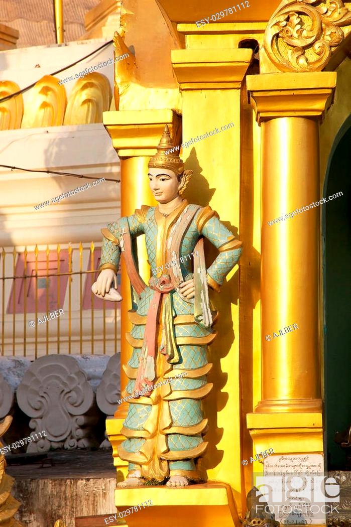 Photo de stock: Details of the decoration at the Shwedagon Pagoda, a gilded stupa located in Yangon, Myanmar. The 99 metres tall pagoda is situated on Singuttare Hill.