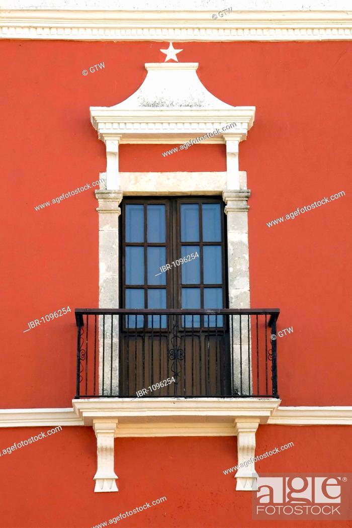 Stock Photo: Historic town Campeche, Window and red wall, Province of Campeche, Yucatan peninsula, Mexico, UNESCO World Heritage Site.