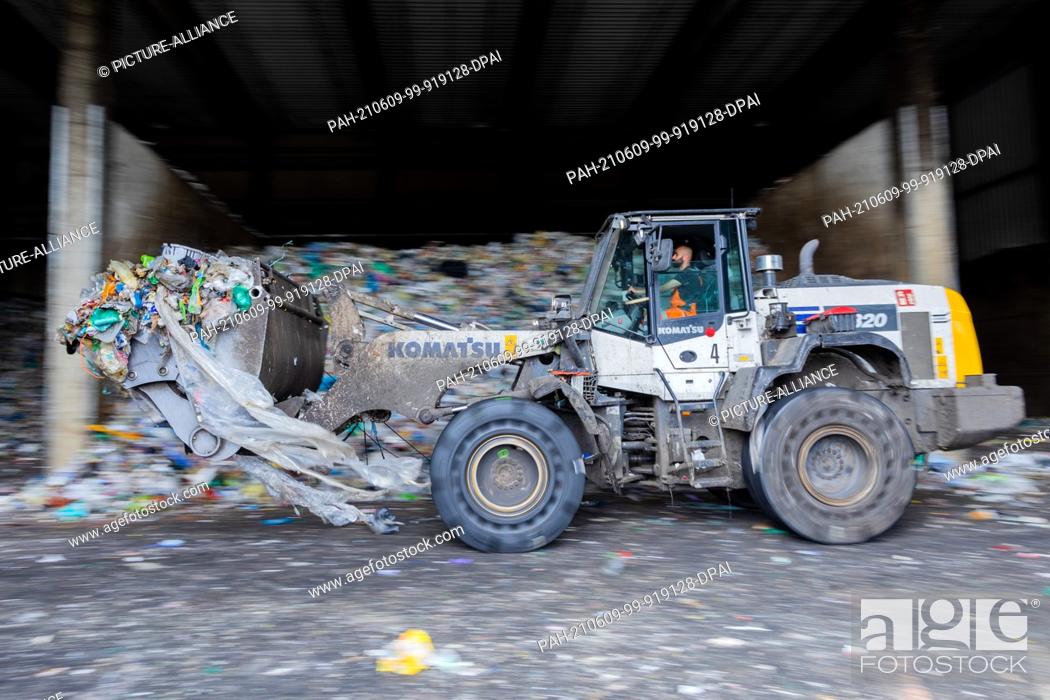 Stock Photo: 08 June 2021, North Rhine-Westphalia, Erftstadt: Various types of packaging waste (PET, PE, PP, PS) are fed into the machines in a sorting plant operated by the.