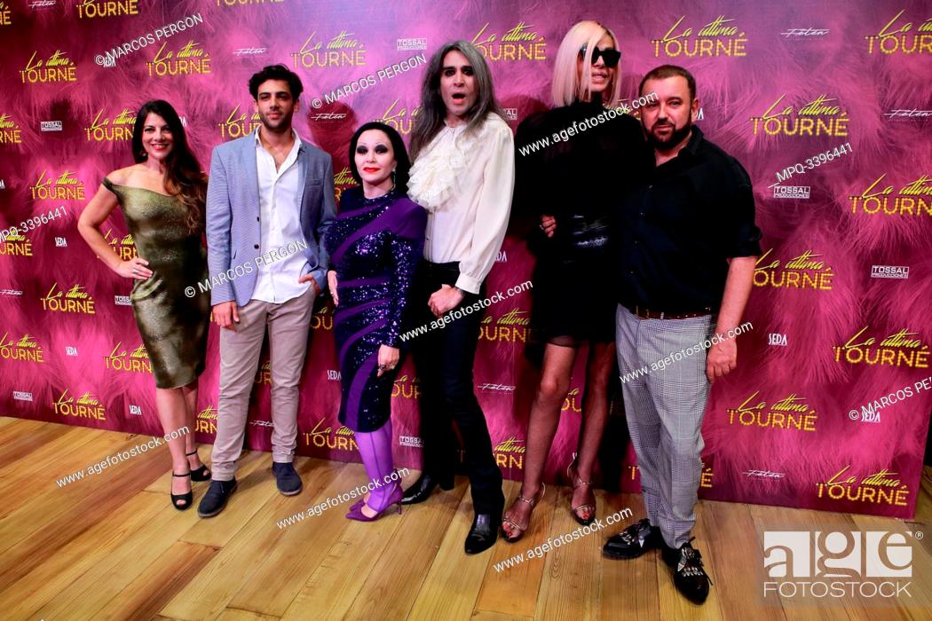 Stock Photo: The actors Marisol Muriel, Cayetano Fernández, Alaska, Mario Vaquerizo, Bibiana Fernández and the director Felix Sabroso attends the photocall of the theater.