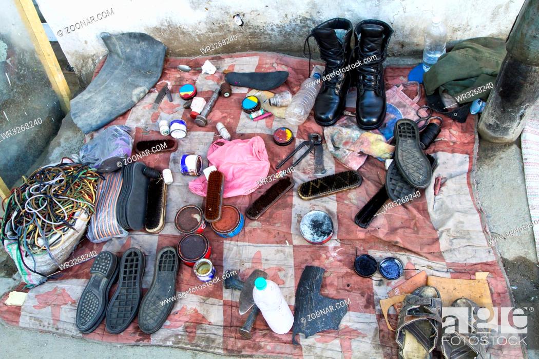 Stock Photo: Schuhputzutensilien in Indien, Ladakh.