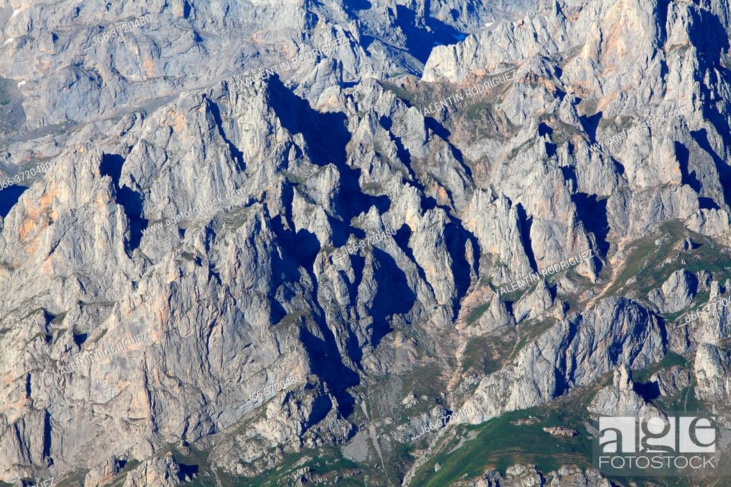 Stock Photo: Mountain landscape in the Valdeón valley. León.