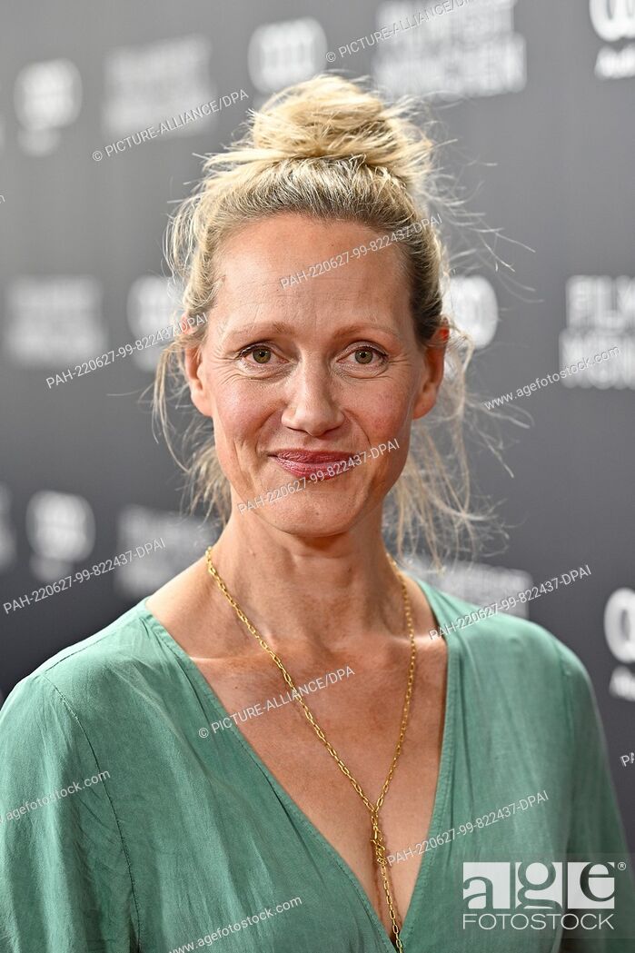 Stock Photo: 27 June 2022, Bavaria, Munich: Actress Anna Schudt at the photocall for the premiere of the film ""Laufen"" on the occasion of the Munich Film Festival at the.