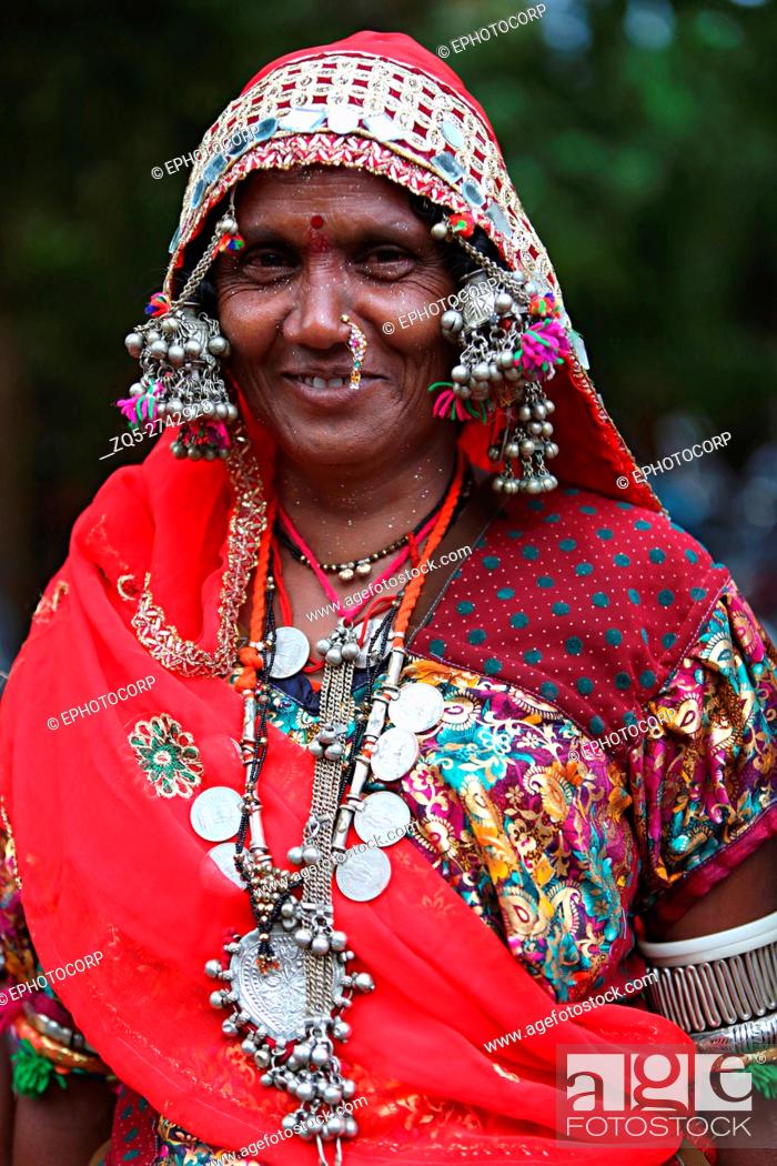 Tribal women in traditional dress, Madia Gond tribe, Hemalkasa weekly  market, Nagpur, Maharashtra, Stock Photo, Picture And Rights Managed Image.  Pic. ZQ5-2742864 | agefotostock