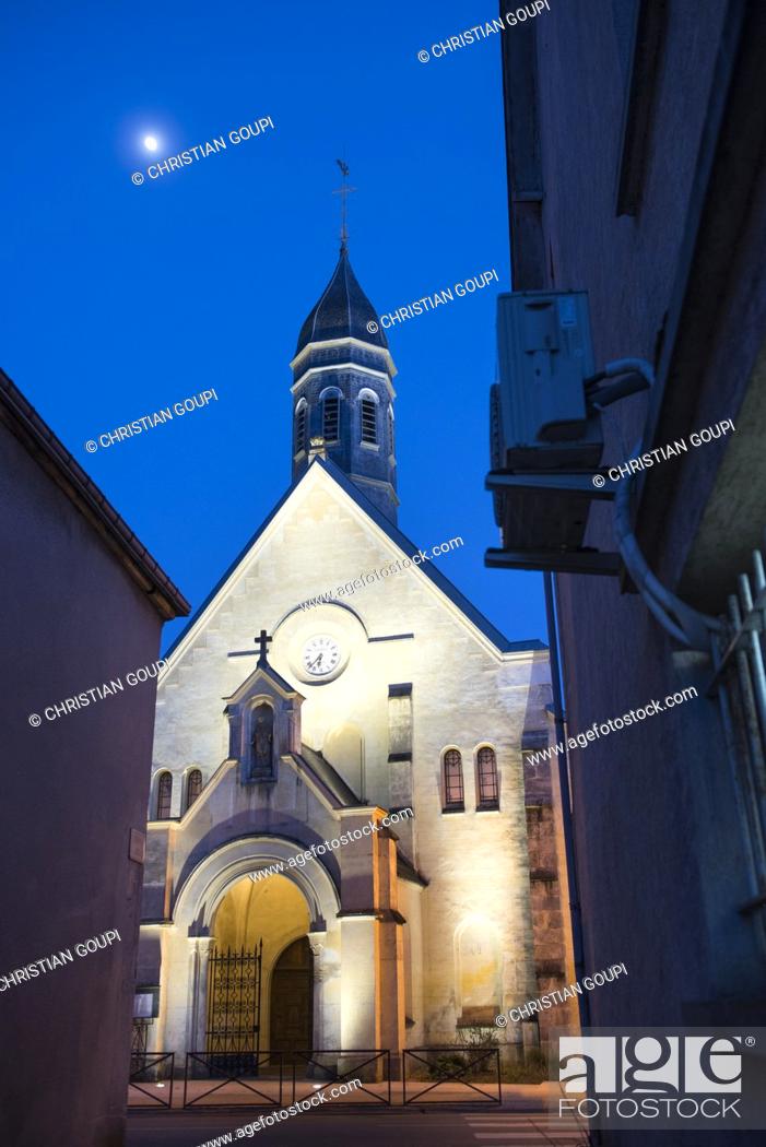 Photo de stock: Village church of Coulombs, Eure-et-Loir department, Centre-Val-de-Loire region, France, Europe.