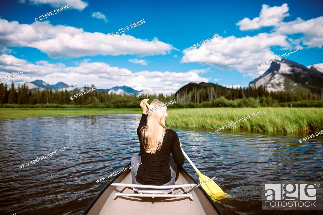 Stock Photo: Canoeing, Vermilion Lakes, Banff Nation Park, Canada.