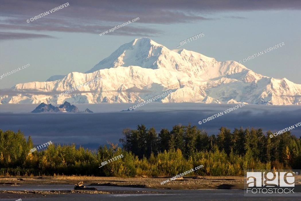 Stock Photo: Mt. McKinley as seen from Denali Road in autumn, Alaska, USA, North America.