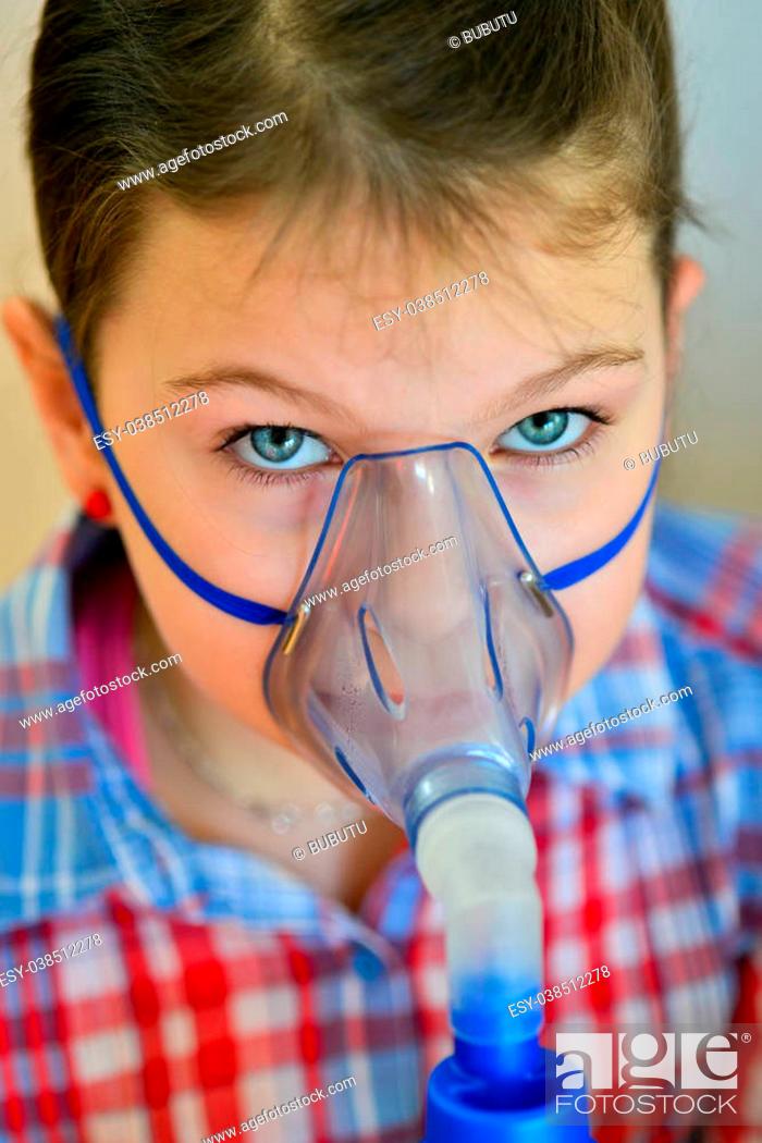 essence Trottoir nieuwigheid Girl with asthma inhaler. Girl with asthma problems making inhalation with  mask on her face, Stock Photo, Picture And Low Budget Royalty Free Image.  Pic. ESY-038512278 | agefotostock