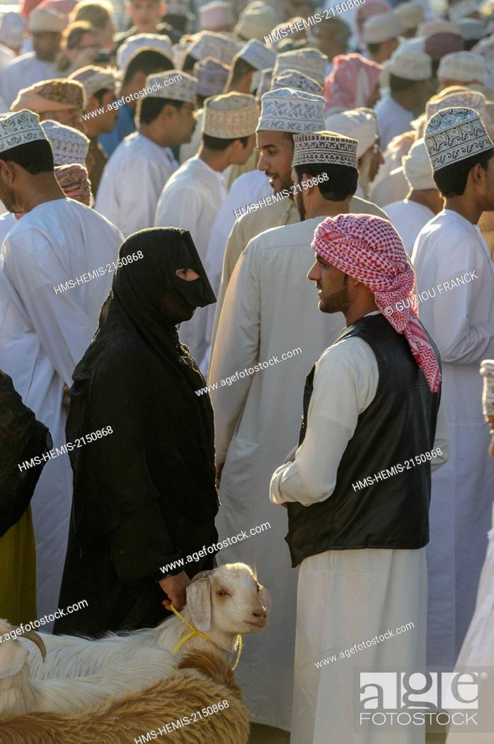 Stock Photo: Sultanate of Oman, gouvernorate of Ad-Dakhiliyah, Nizwa, the friday livestock market.