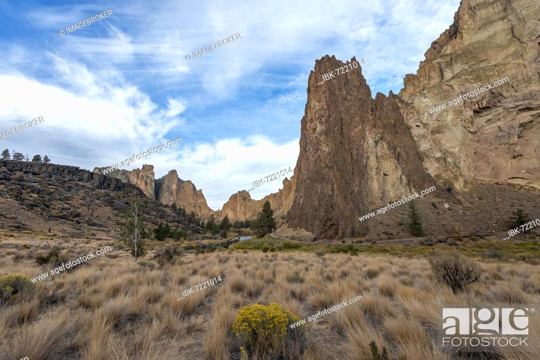 Stock Photo: Pointed red rock walls, canyon with rock formations, The Red Wall, Smith Rock State Park, Oregon, USA, North America.