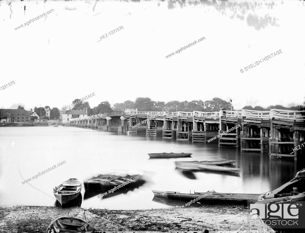 Stock Photo: Old Putney Bridge from across the River Thames in Putney, London, c1860-c1922. This bridge, rebuilt in stone in 1884-6, was once a notorious place for duels.