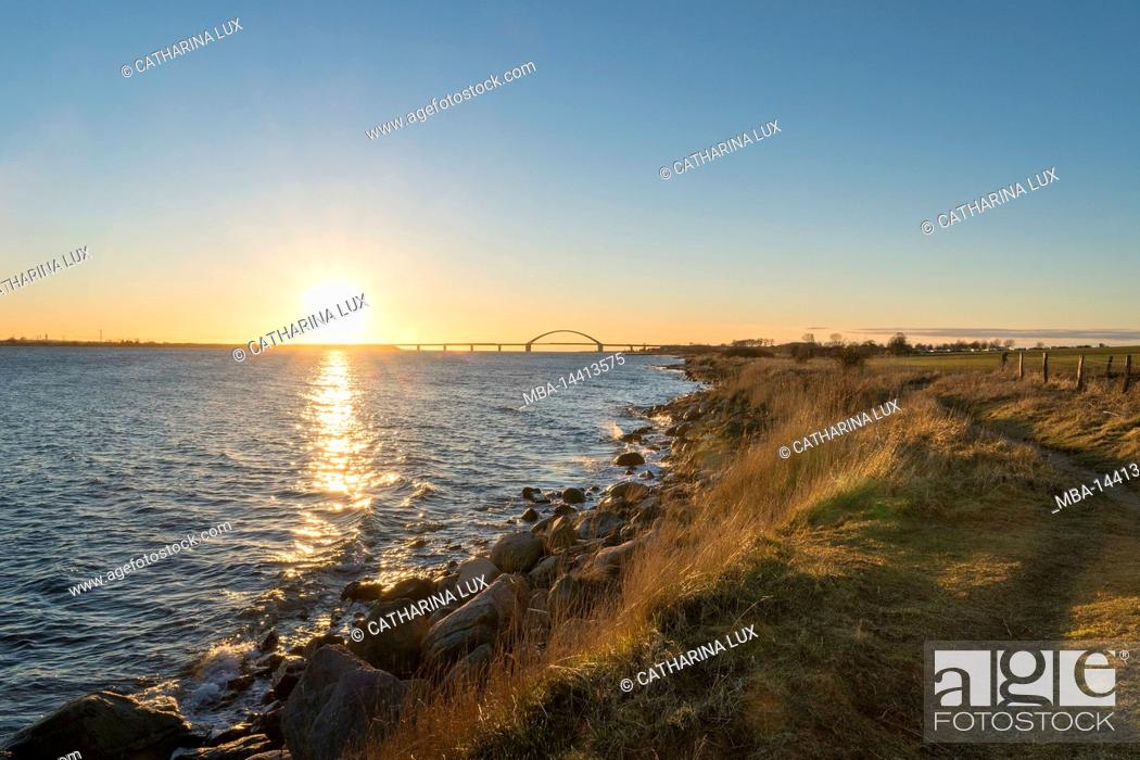 Stock Photo: Baltic Sea island Fehmarn, Fehmarnsund bridge, cliff coast, back light.