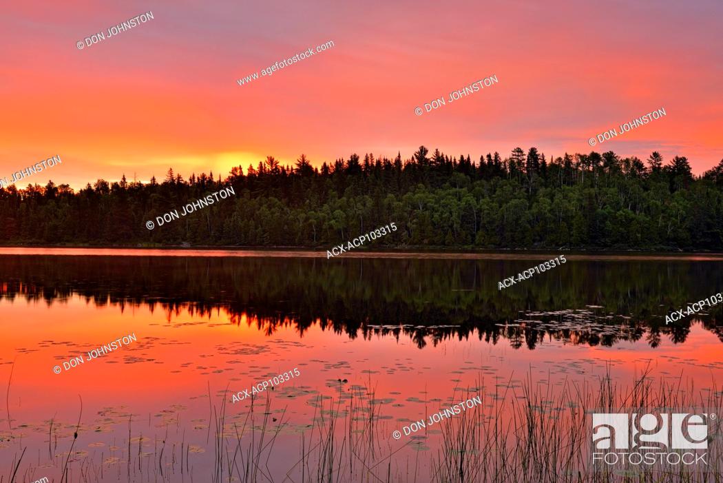 Stock Photo: Sunrise skies over Halfway Lake , Halfway Lake Provincial Park, Ontario, Canada.