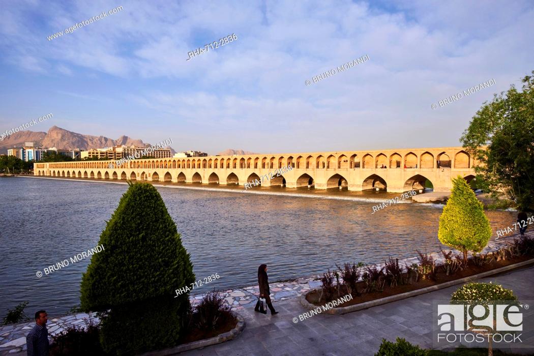 Stock Photo: Si-o-Seh bridge on the Zayandeh River, Isfahan, Iran, Middle East.