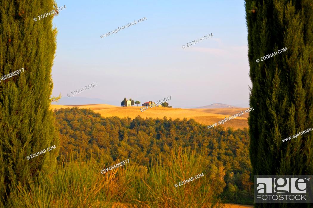 Stock Photo: Berühmte Kapelle Vitaleta in der Toskana bei San Quirico d'Orcia, Italien.