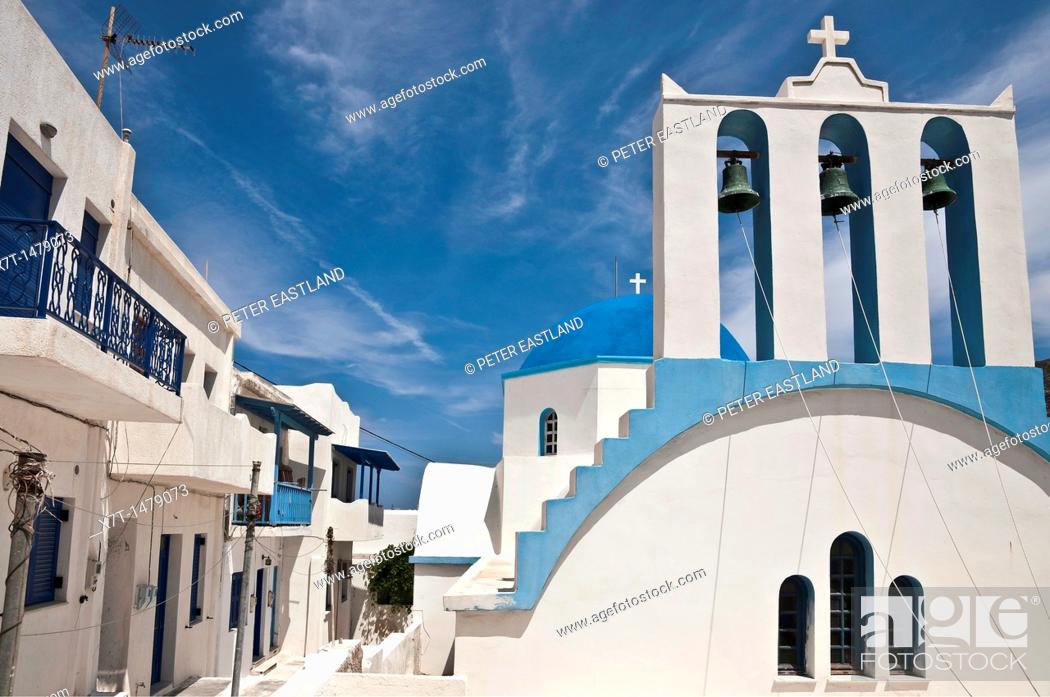Photo de stock: Cycladic architecture in the little fishing village of Apollon Apollonas, Northern, Naxos, Cyclades, Greece.
