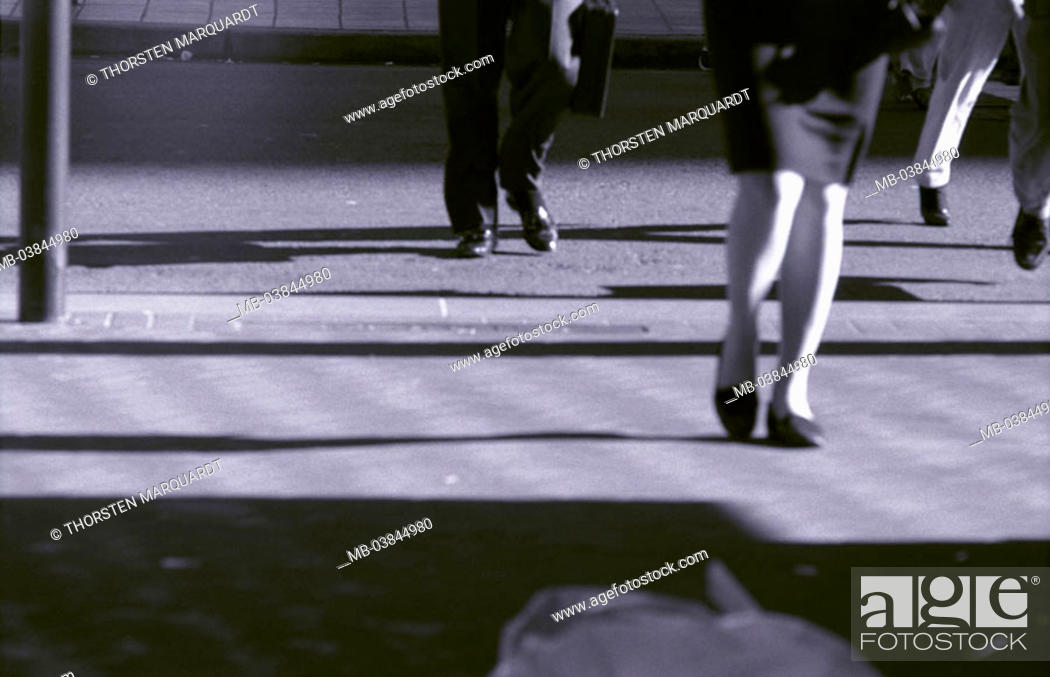 Stock Photo: Men, woman, detail, legs, street, go to cross, s/w, people, business people, closing time, commute, way home, silence, serenity, rush, Hektik, runs, steps.