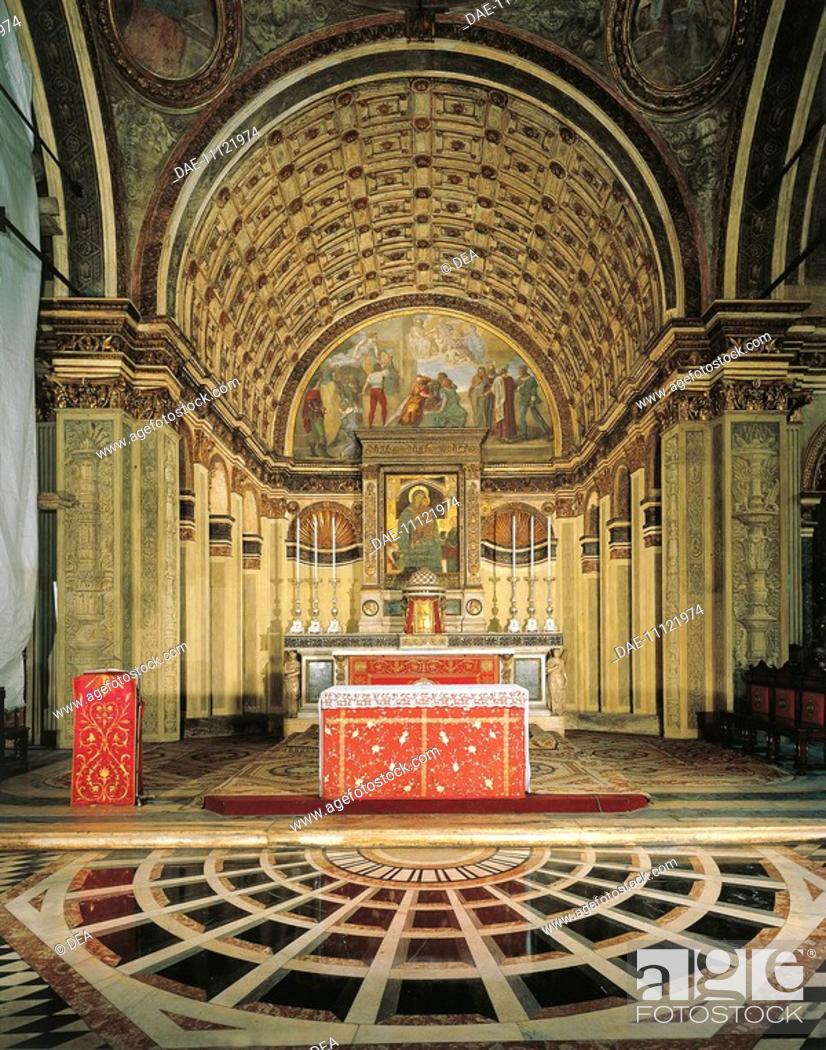 Interiors of a church, Santa Maria in San Satiro (rebuilt by Bramante),  Milan, Lombardy Region, Foto de Stock, Imagen Derechos Protegidos Pic.  DAE-11121974 | agefotostock