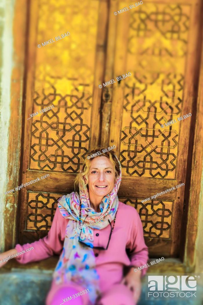 Photo de stock: Woman in Shah Mosque. Naghsh-e Jahan Square. Isfahan, Iran. Asia.