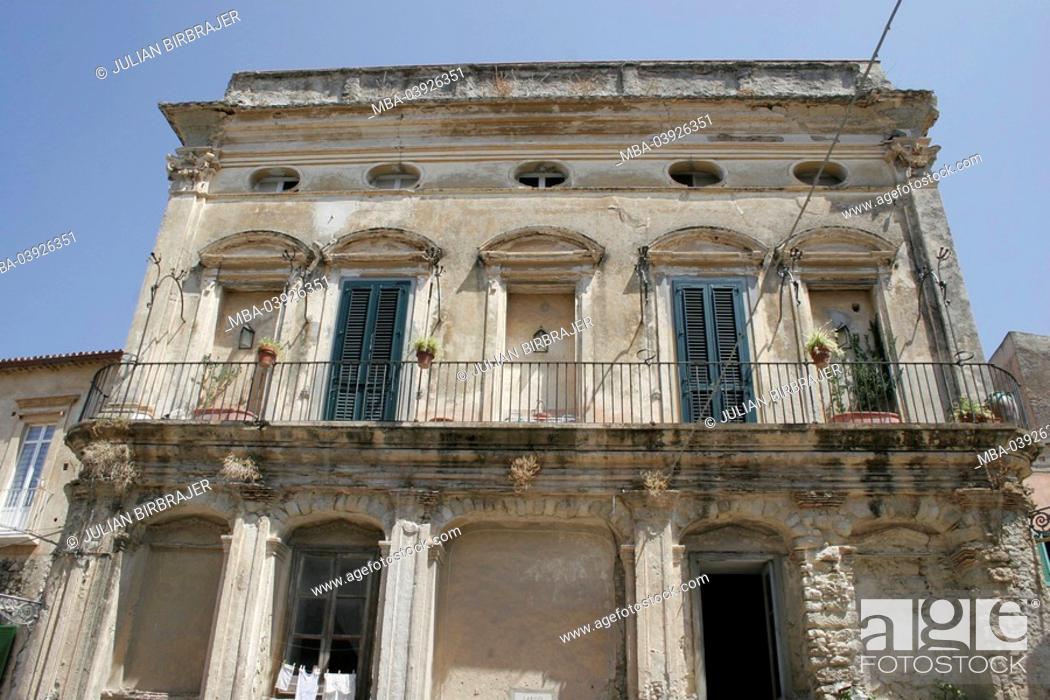 Stock Photo: Italy, Calabria, Tropea, residence, facade, detail, South-Italy, place, house, buildings, balcony, balcony-doors, windows, to, house-facade, descended, damages.