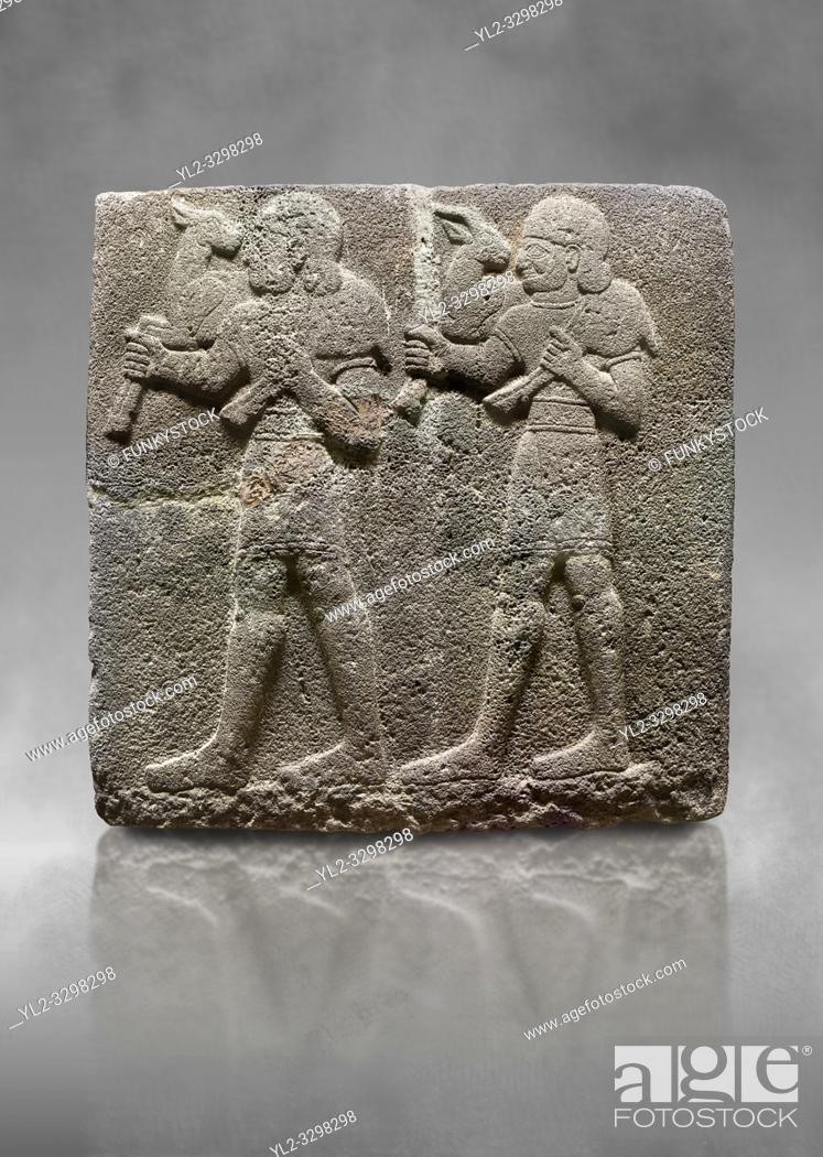 Imagen: Hittite monumental relief sculpted orthostat stone panel of a Procession Basalt, KarkamÄ±s, (KargamÄ±s), Carchemish (Karkemish), 900-700 B. C.