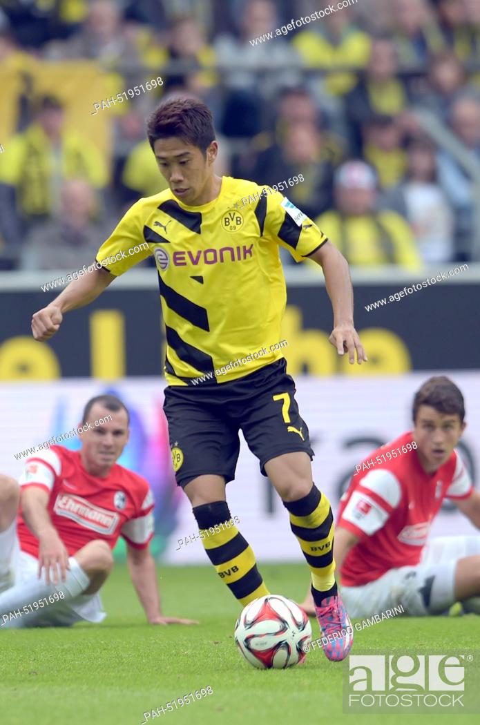 Stock Photo: Dortmund's Shinji Kagawa contols the ball during the Bundesliga soccer match between Borussia Dortmund and SC Freiburg in Dortmund,  Germany, 13 September 2014.