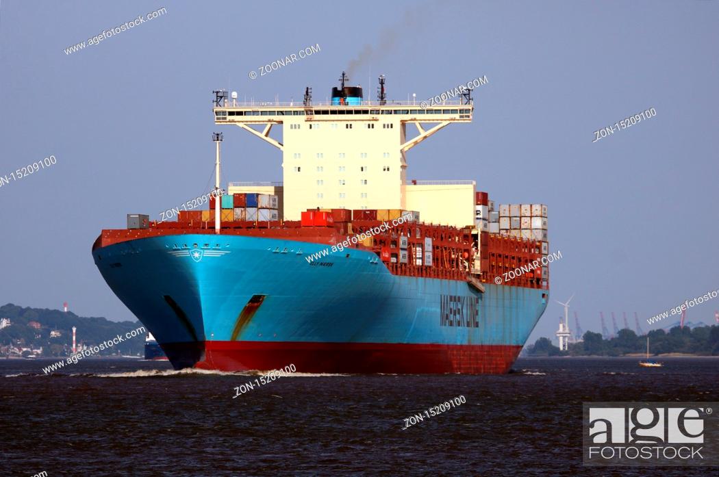 Stock Photo: Ein neuzeitlicher Frachter auf dem Weg vom Hamburger Hafen auf dem Weg zur Nordsee vor dem Willkomm Höft.