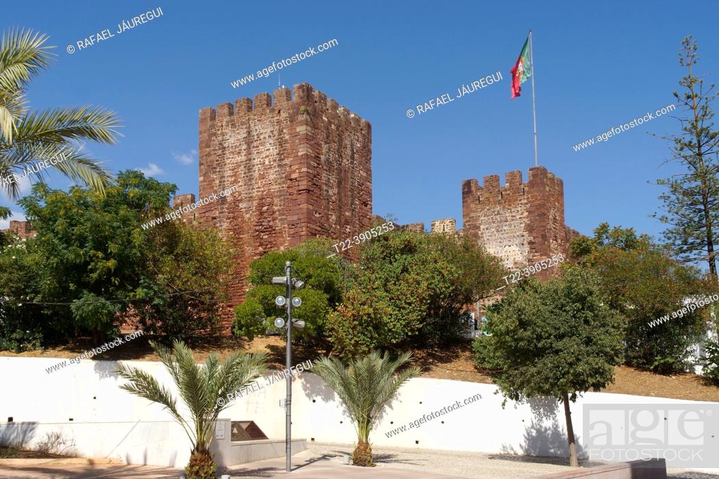 Stock Photo: Silves (Algarve) Portugal. Battlements of the Castle of Silves.