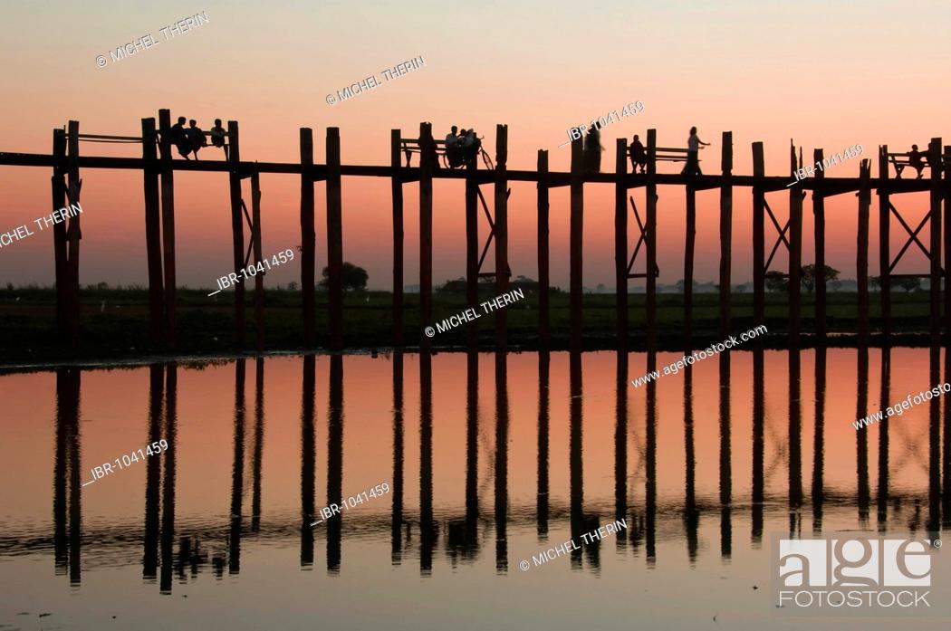 Stock Photo: U Bein Bridge at sunset, Thaungthaman lake, Amarapura, Burma, Myanmar, South East Asia.