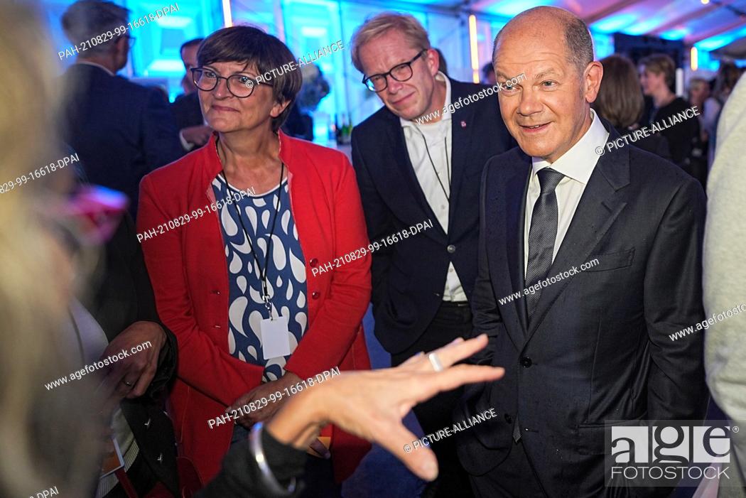 Stock Photo: 29 August 2021, Berlin: SPD candidate for chancellor Olaf Scholz (r) talks in the VIP tent after the TV discussion, SPD chairwoman Saskia Esken on the left.