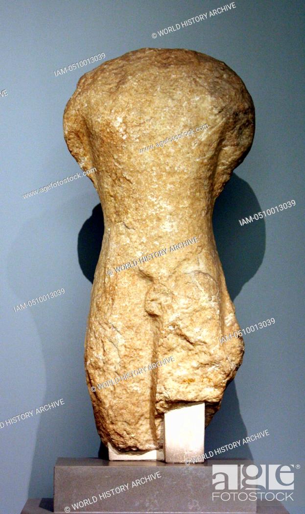 Photo de stock: Marble unfinished kouros torso, from Naxian workshop 565-560. The kouros type dominated Greek art of the Archaic period, representing young male aristocrats.