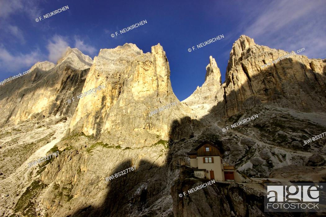 Stock Photo: Rifugiu Vajolet, Rosengarten summit and Vajolet towers, Italy, Dolomites.