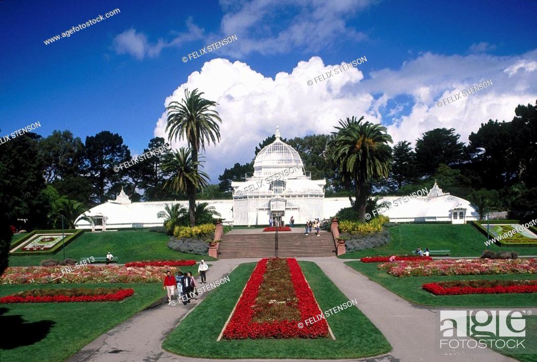 Tourists In Botanical Garden Golden Gate Park San Francisco