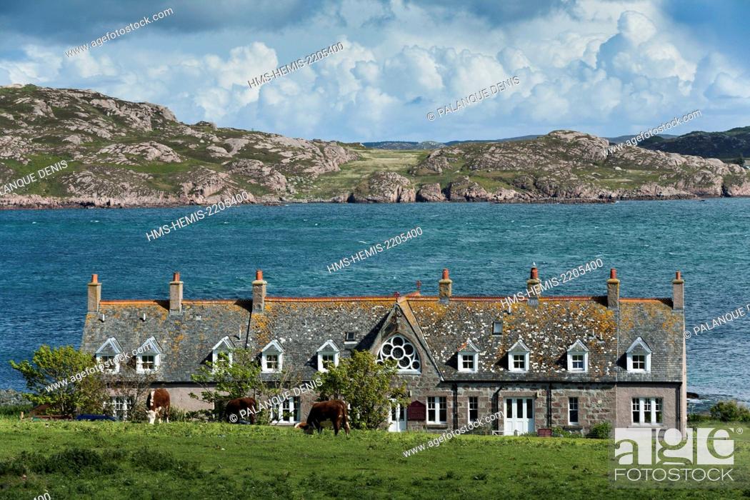 Stock Photo: United Kingdom, Scotland, Hebrides, Isle of Iona, Bishop's House and Episcopal Church view from the terrace of Saint Colomba Hotel.