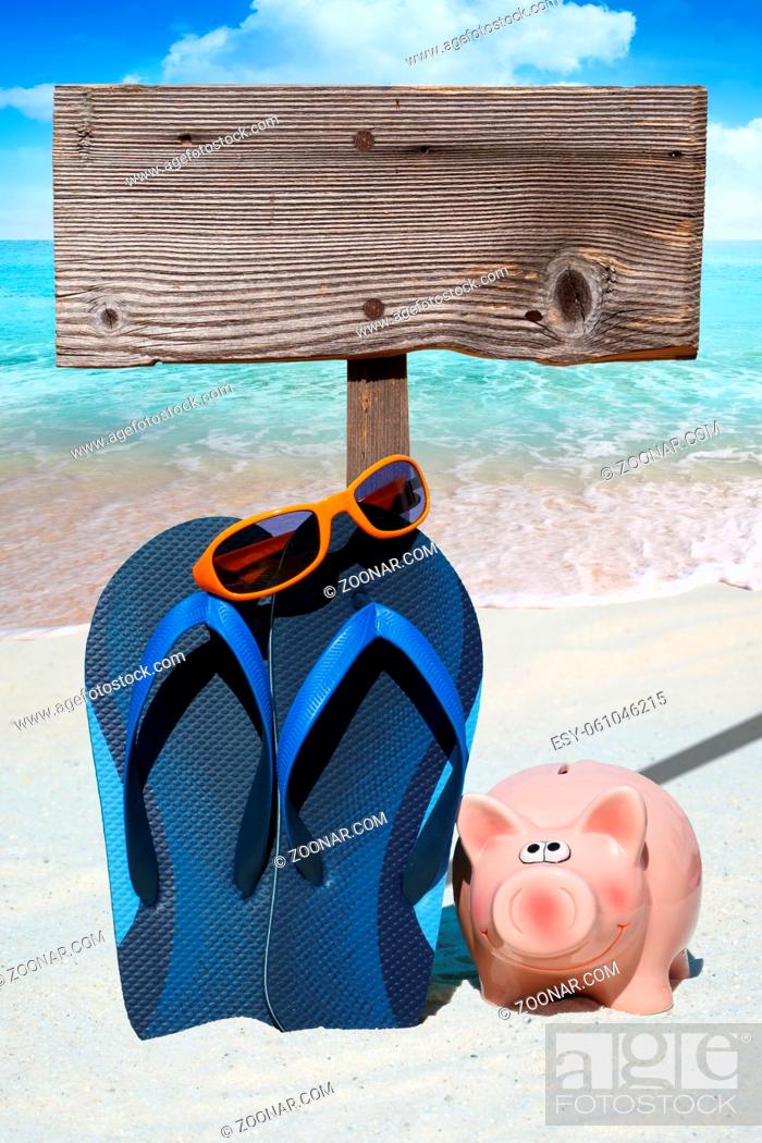 Stock Photo: Sparschwein, Flips Flops und leeres Holzschild am Strand.