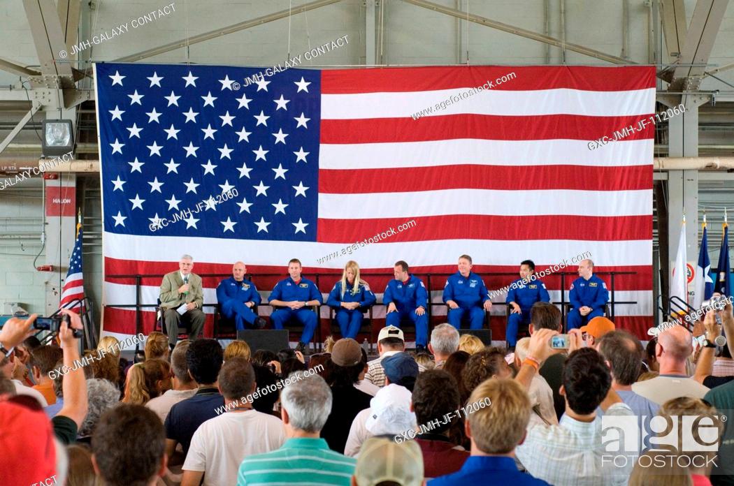 Stock Photo: NASA's Johnson Space Center (JSC) director Michael L. Coats (far left) addresses a large crowd of well-wishers at the STS-124 crew return ceremony on June 15.