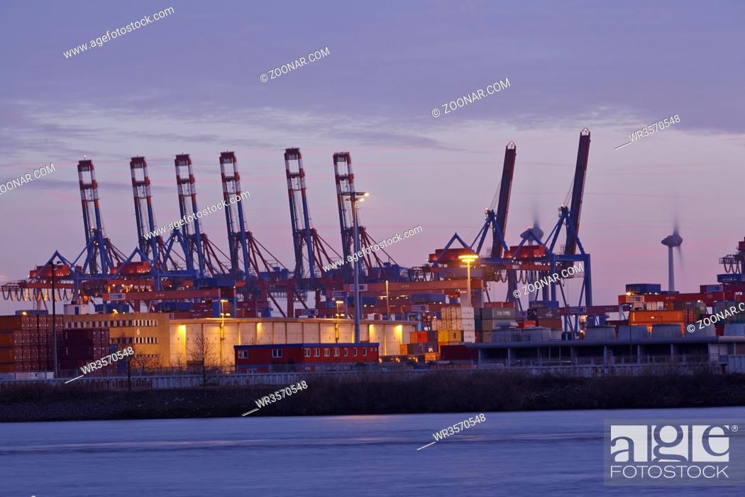 Stock Photo: Containerterminals und Kräne im Hamburger Hafen bei Abenddämmerung am 8. Februar 2015 fotografiert.