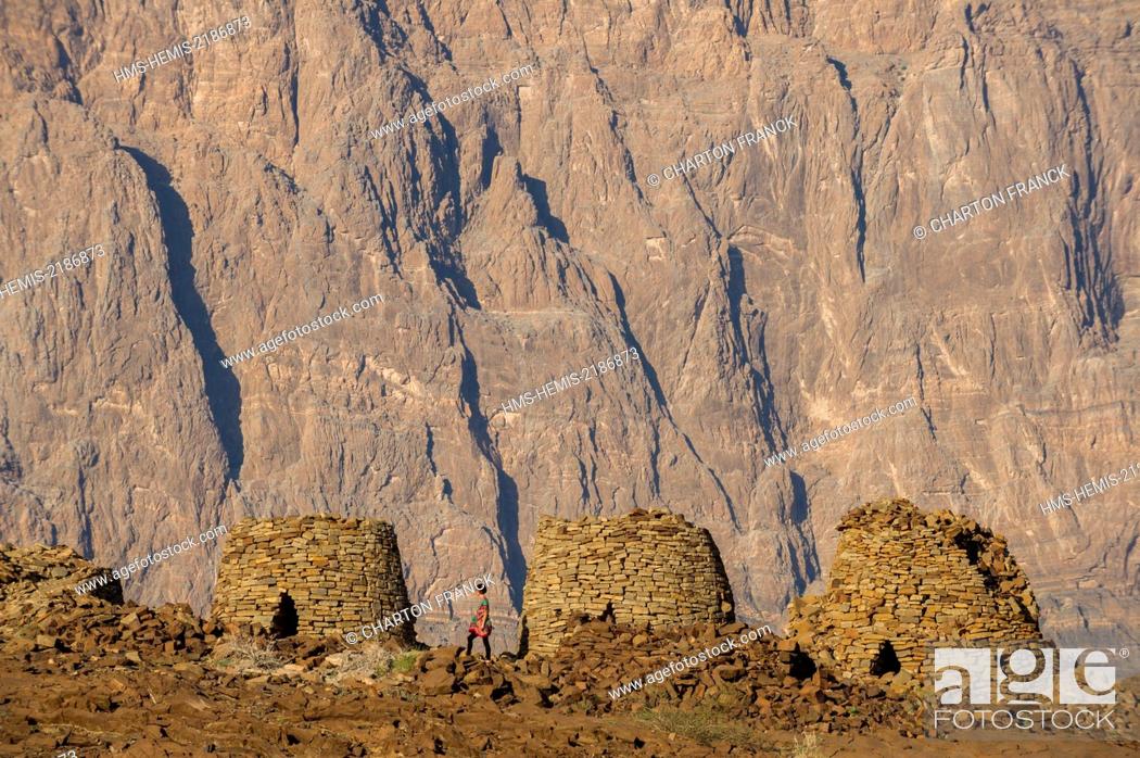 Stock Photo: Oman, Ad-Dhakhiliyah, El Ayn, bronze age necropolis, 3000 before J.C., in front of Djebel Misht, listed as World Heritage by UNESCO.