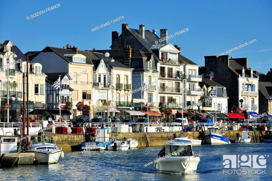 Stock Photo: France, Loire Atlantique, Le Pouliguen, the harbour.