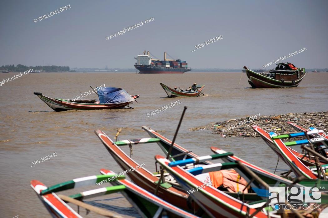 Stock Photo: Long tail boats and ships at the Irrawaddy River in Dala, Yangon, Myanmar.