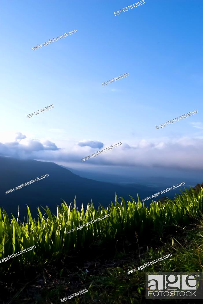 Imagen: Beautiful mountains landscape and cloud blue sky.