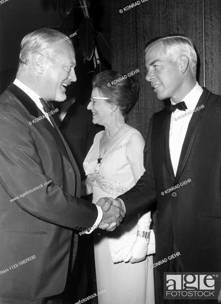 Curd Jürgens (l) welcomes his actor colleague Lee Marvin from the USA at  the American reception in..., Stock Photo, Picture And Rights Managed  Image. Pic. PAH-1123-16829330 | agefotostock