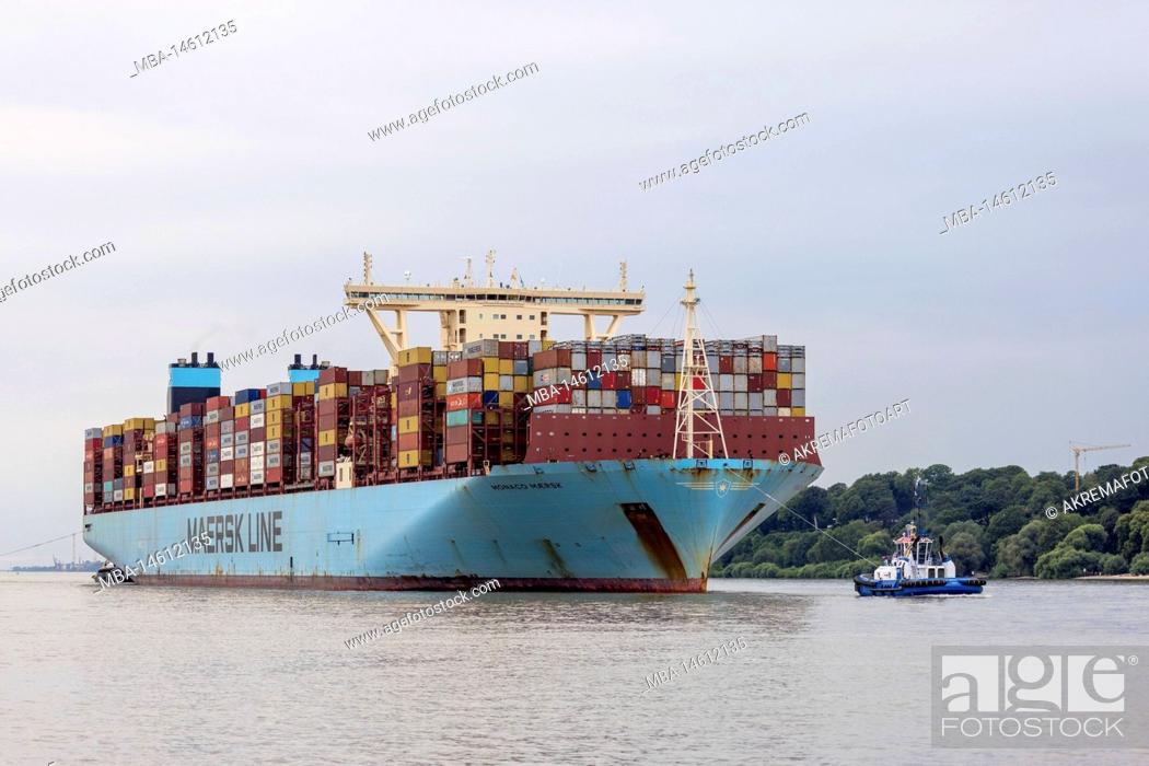 Imagen: The container ship Monaco Maersk entering the port of Hamburg.