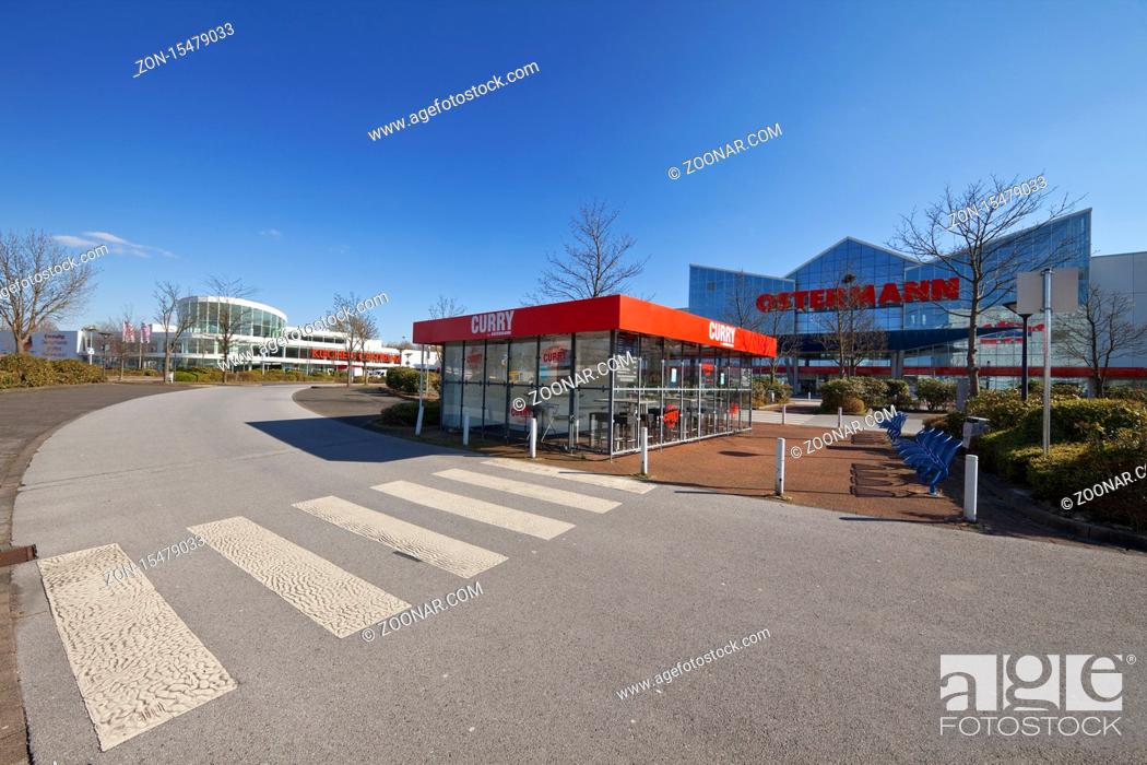 Stock Photo: Moebelhaus Ostermann, leerer Parkplatz im Maerz 2020, Coronavirus, Corona-Krise, lockdown, shutdown, Witten, Nordrhein-Westfalen, Deutschland, Europa.
