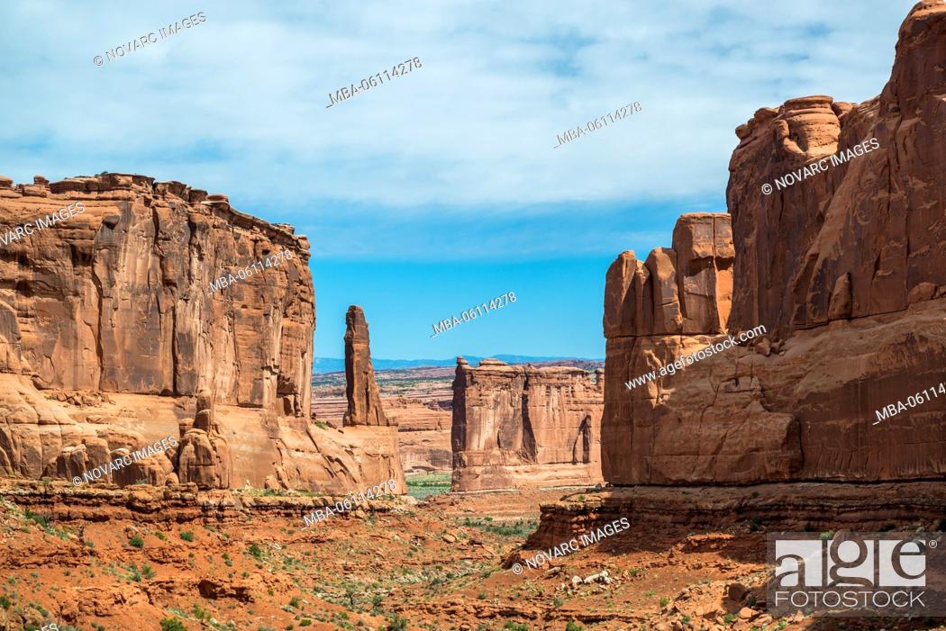 Imagen: Courthouse Towers, Arches National Park, Utha, USA.